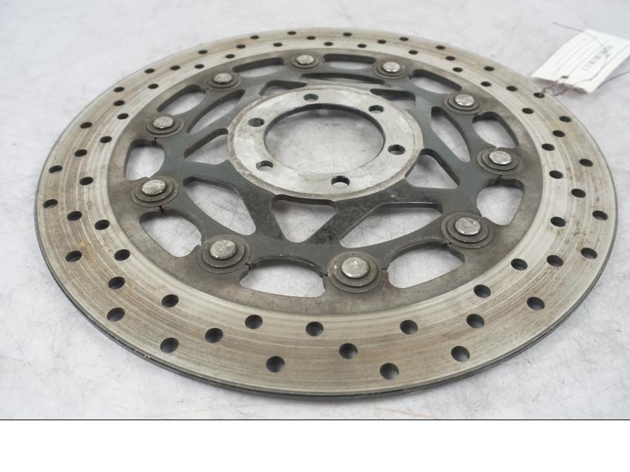 Höger sida på Bromsskiva från en Yamaha FZ-S 600 -1998 motorcykel.