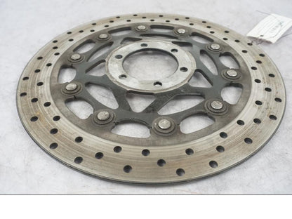 Höger sida på Bromsskiva från en Yamaha FZ-S 600 -1998 motorcykel.