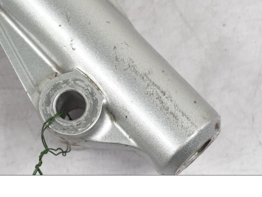 Höger sida på Gaffelben från en Honda ANF 125 -2008 motorcykel.