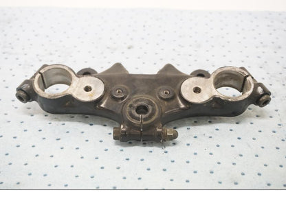 Framsidan på Gaffelkrona från en Suzuki GSX 550 -1985 motorcykel.