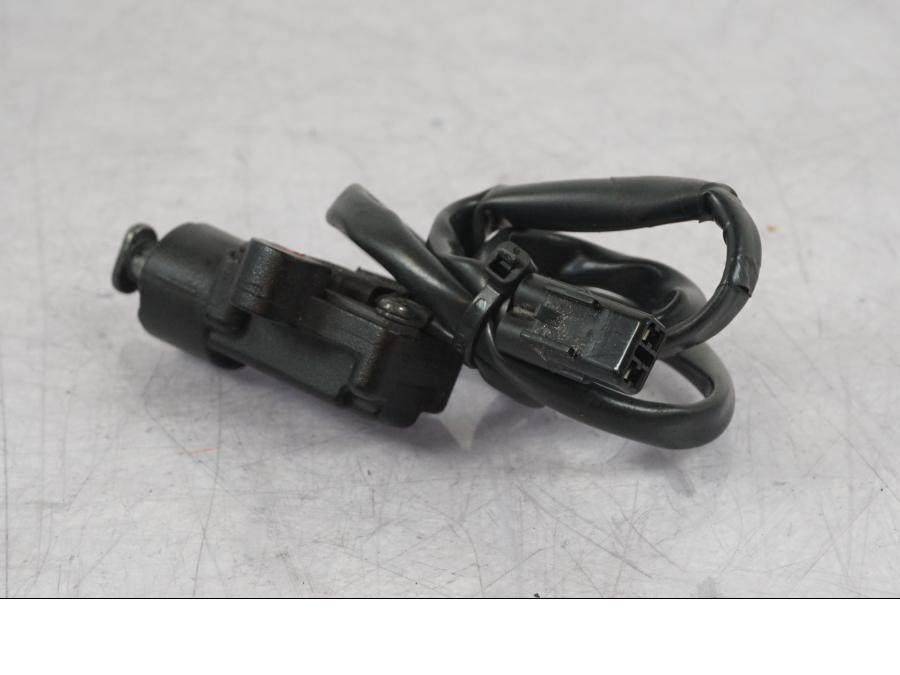 Baksidan på Sidostödsbrytare från en Yamaha MT-09 SP -2018 motorcykel.