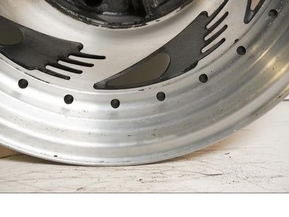 Extrabild3 på Fälg från en Suzuki VZ 800 -1997 motorcykel.