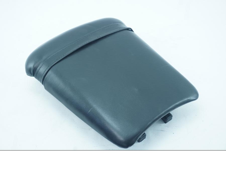 Snett uppifrån på Sadel från en Yamaha YZF 1000 R1 -2002 motorcykel.