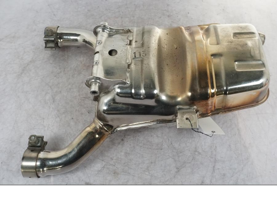 Vänster sida på Mellanburk från en BMW R 1150 GS/A -2002 motorcykel.