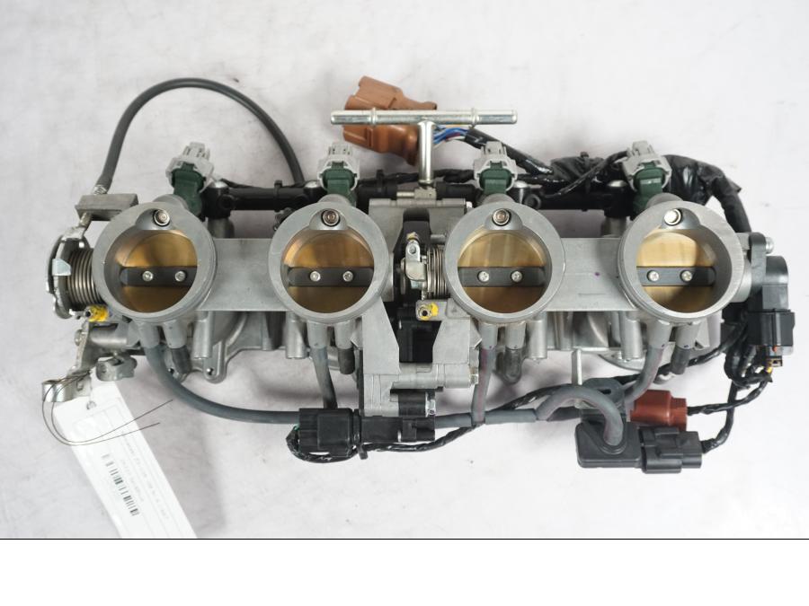 Framsidan på Spjällhus från en Kawasaki ZX-10R -2008 motorcykel.