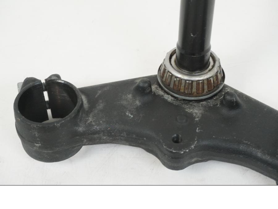 Baksidan på Gaffelkrona från en BMW F 650 CS -2002 motorcykel.