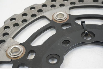 Baksidan på Bromsskiva från en Kawasaki ER-6F -2016 motorcykel.