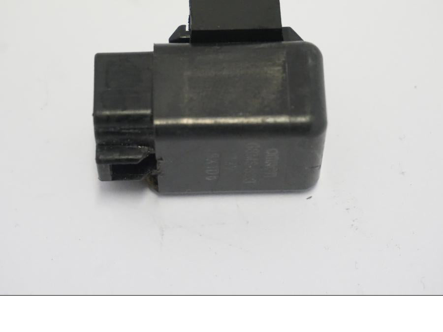 Snett uppifrån på Relä från en Suzuki DL 1000 -2003 motorcykel.