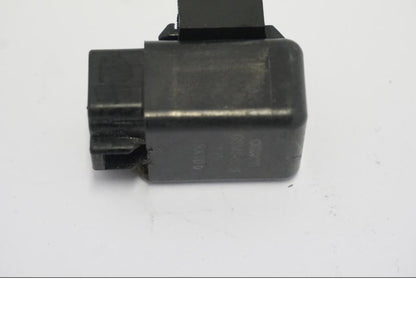 Snett uppifrån på Relä från en Suzuki DL 1000 -2003 motorcykel.