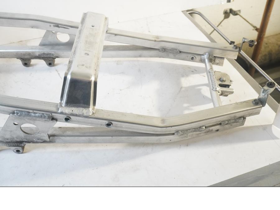 Höger sida på Bakram från en Honda CBR 900 RR -2000 motorcykel.