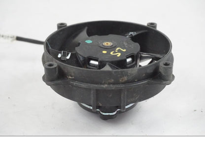 Vänster sida på Vattenkylfläkt från en KTM 390 Adventure -2021 motorcykel.