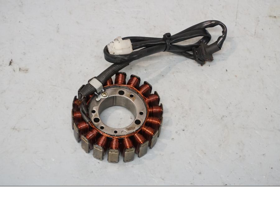 Baksidan på Generator från en Kawasaki VN 800 -2001 motorcykel.