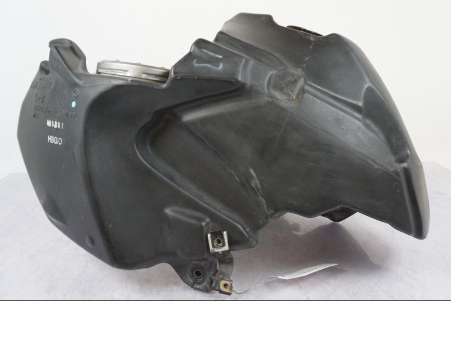 Snett uppifrån på Bensintank från en BMW R 1200 GS -2005 motorcykel.