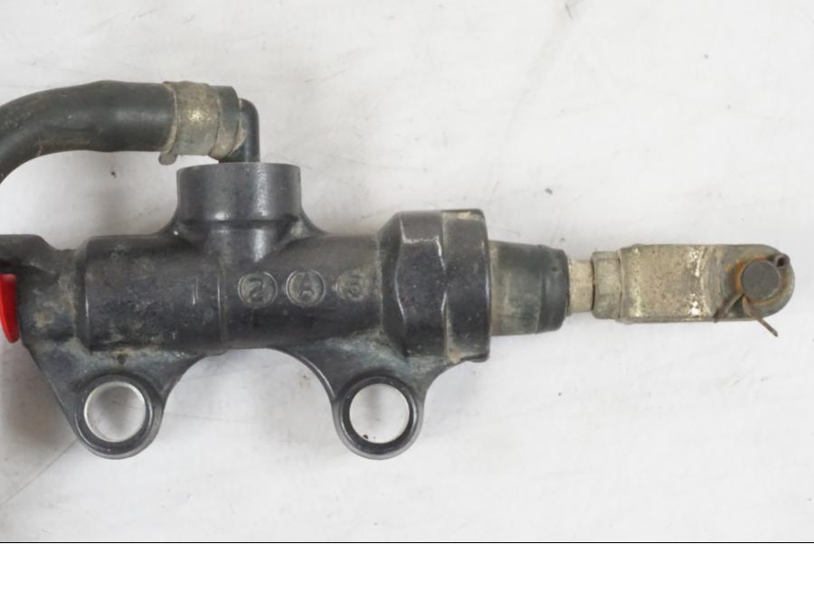 Vänster sida på Bromshuvudcylinder från en Kawasaki KL 650A -1987 motorcykel.