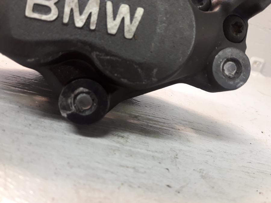 Baksidan på Bromsok från en BMW R 1150 GS -2003 motorcykel.