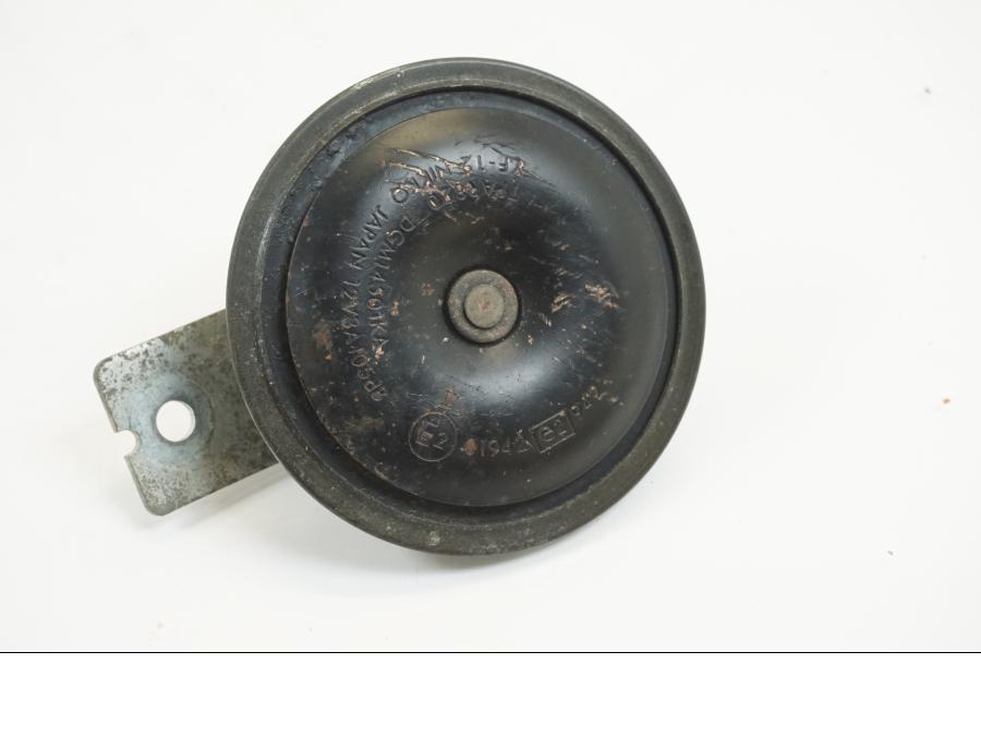 Framsidan på Signalhorn / Tuta från en Yamaha YZF R6 -1999 motorcykel.