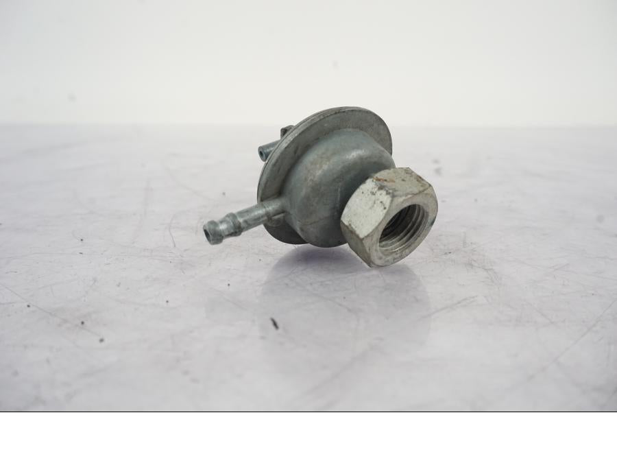 Baksidan på Bensinkran från en Honda CBR 125 R -2006 motorcykel.