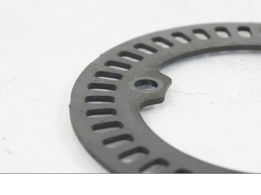 Baksidan på ABS krans från en Yamaha MT-07 -2019 motorcykel.