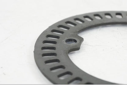 Baksidan på ABS krans från en Yamaha MT-07 -2019 motorcykel.