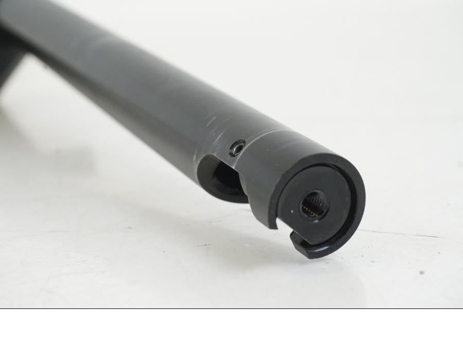 Vänster sida på Styre från en Triumph Speed Triple -2021 motorcykel.