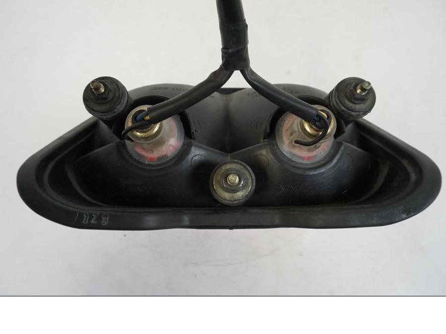 Snett uppifrån på Baklampa från en Yamaha XJR 1300 -2002 motorcykel.