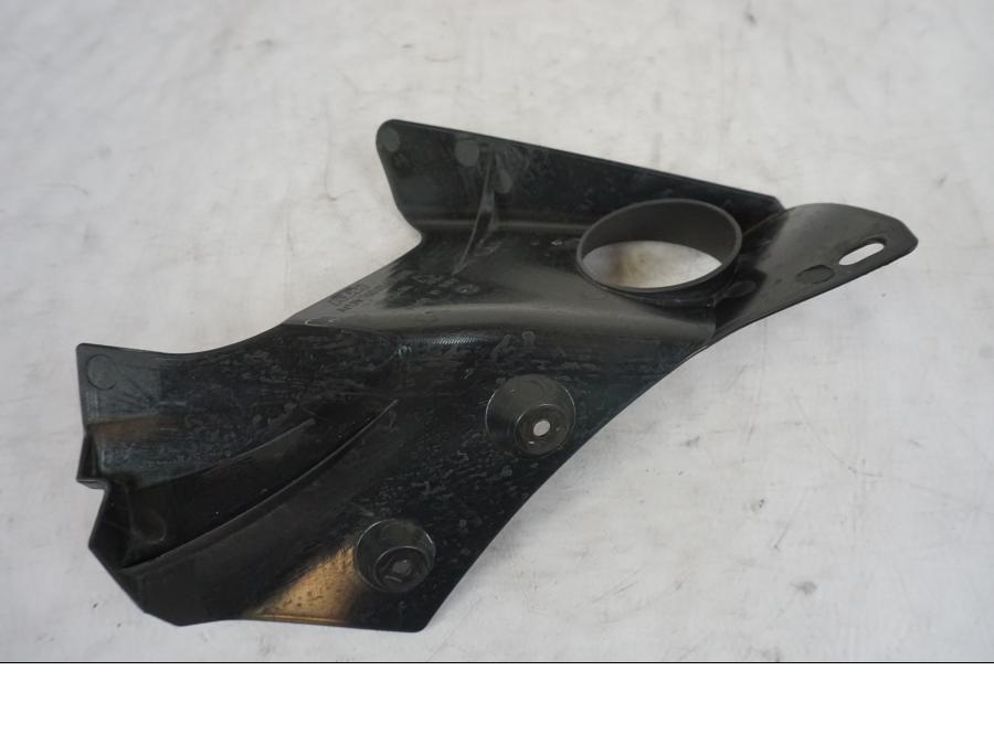 Vänster sida på Ramskydd från en KTM 690 Duke -2014 motorcykel.