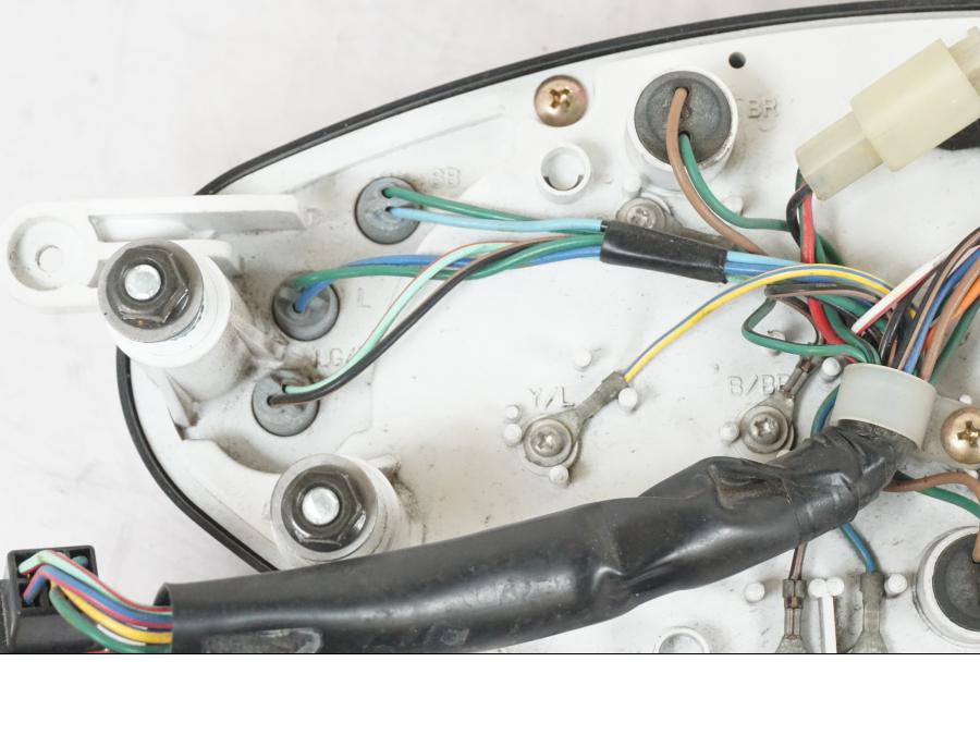 Snett nerifrån på Instrumentpanel från en Honda NT 650 V -2002 motorcykel.