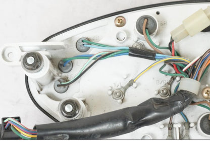 Snett nerifrån på Instrumentpanel från en Honda NT 650 V -2002 motorcykel.