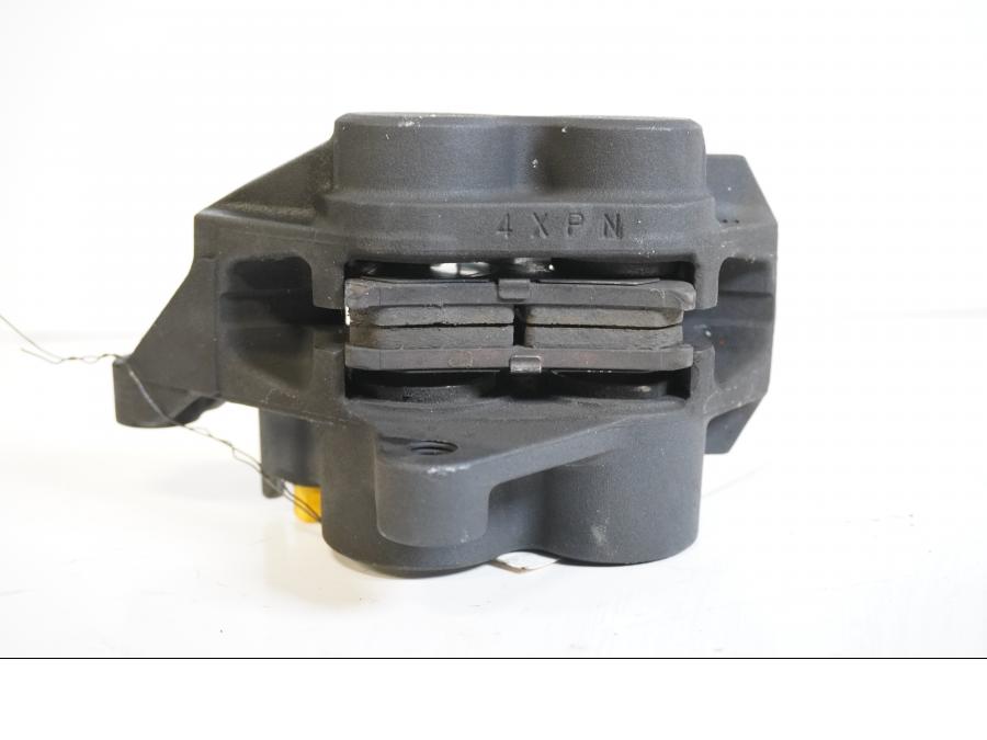 Höger sida på Bromsok från en Yamaha MT-07 -2014 motorcykel.