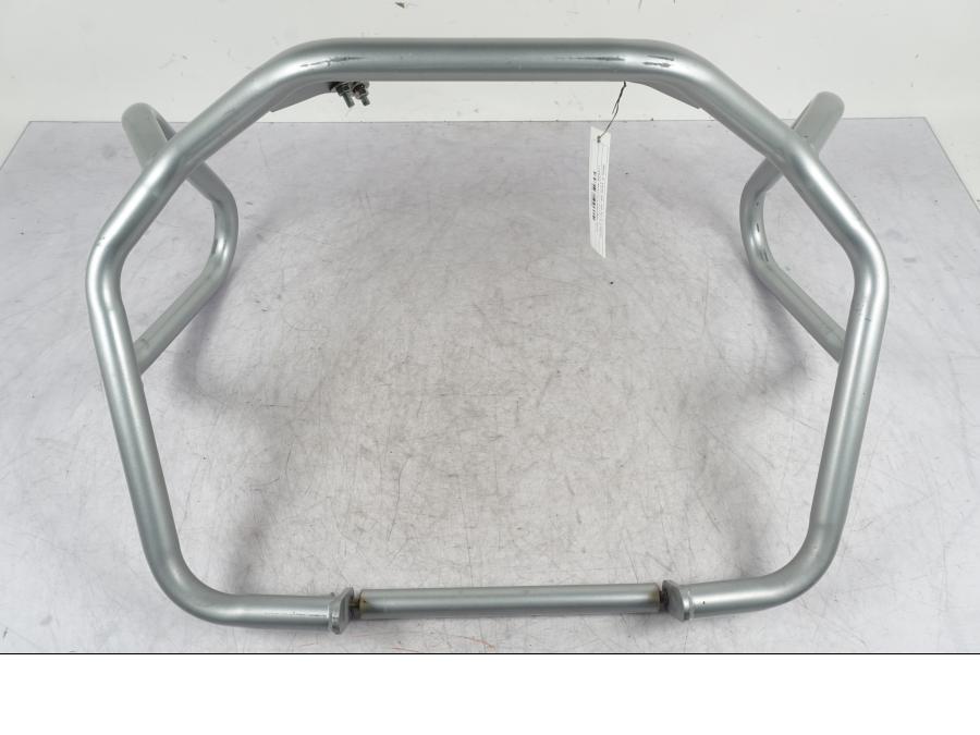 Framsidan på Motorskyddsbåge från en BMW R 1200 GS -2005 motorcykel.