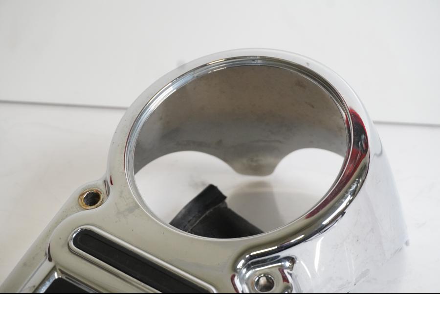 Vänster sida på Instrumentkonsoll från en H-D Dyna Wide Glide FXDWG -2010 motorcykel.