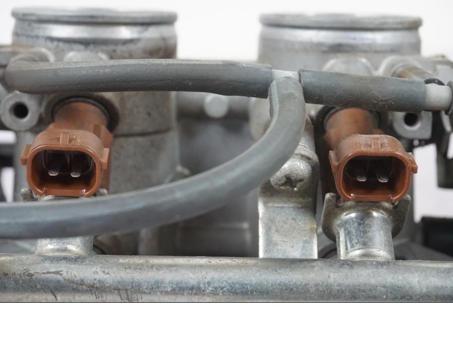 Vänster sida på Spjällhus från en Suzuki GSX-R 750 -2007 motorcykel.