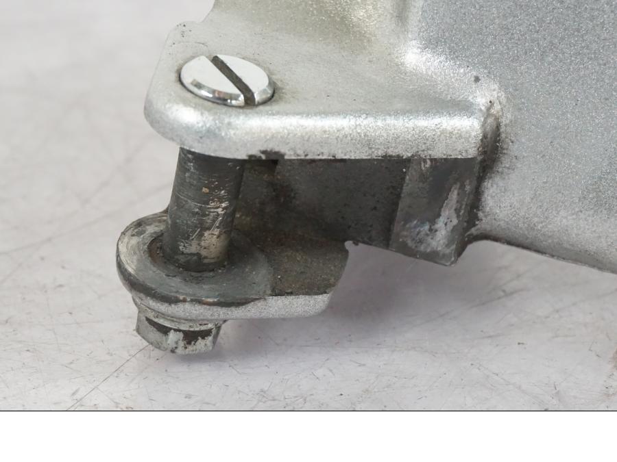 Snett nerifrån på Bromshuvudcylinder från en Suzuki VL 800 -2002 motorcykel.