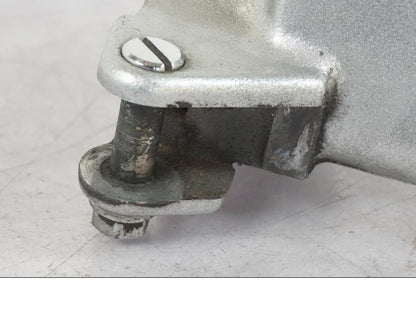 Snett nerifrån på Bromshuvudcylinder från en Suzuki VL 800 -2002 motorcykel.