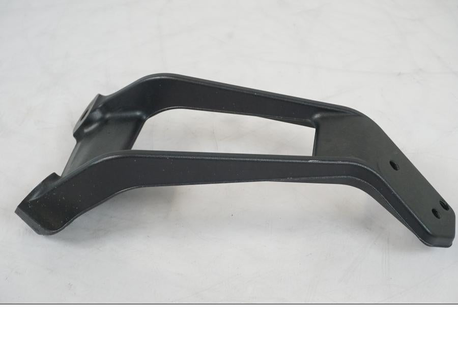 Höger sida på Fotpinnefäste från en KTM 1290 Super Duke R -2018 motorcykel.