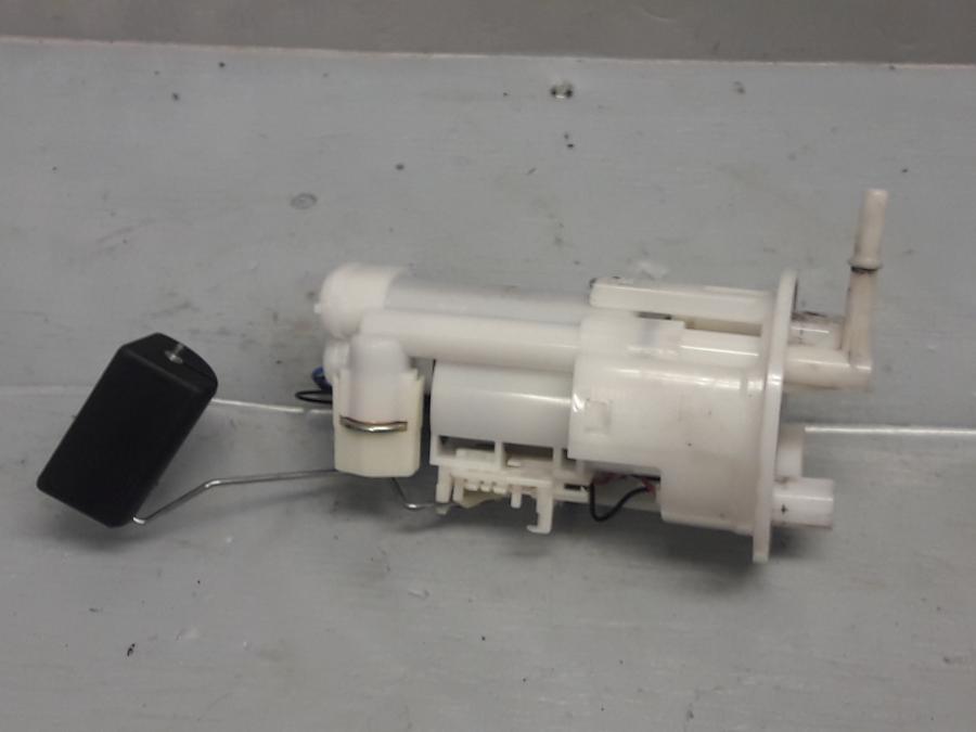 Framsidan på Bensinpump insprut från en Yamaha FZ-6 -2004 motorcykel.