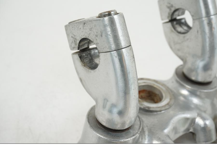 Höger sida på Gaffelkrona från en Yamaha XV 1100 -1993 motorcykel.