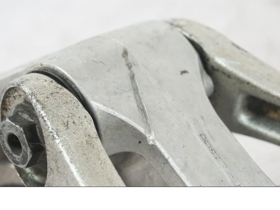 Snett uppifrån på Stötdämparlänkage från en Kawasaki ZZ-R 1400 -2009 motorcykel.