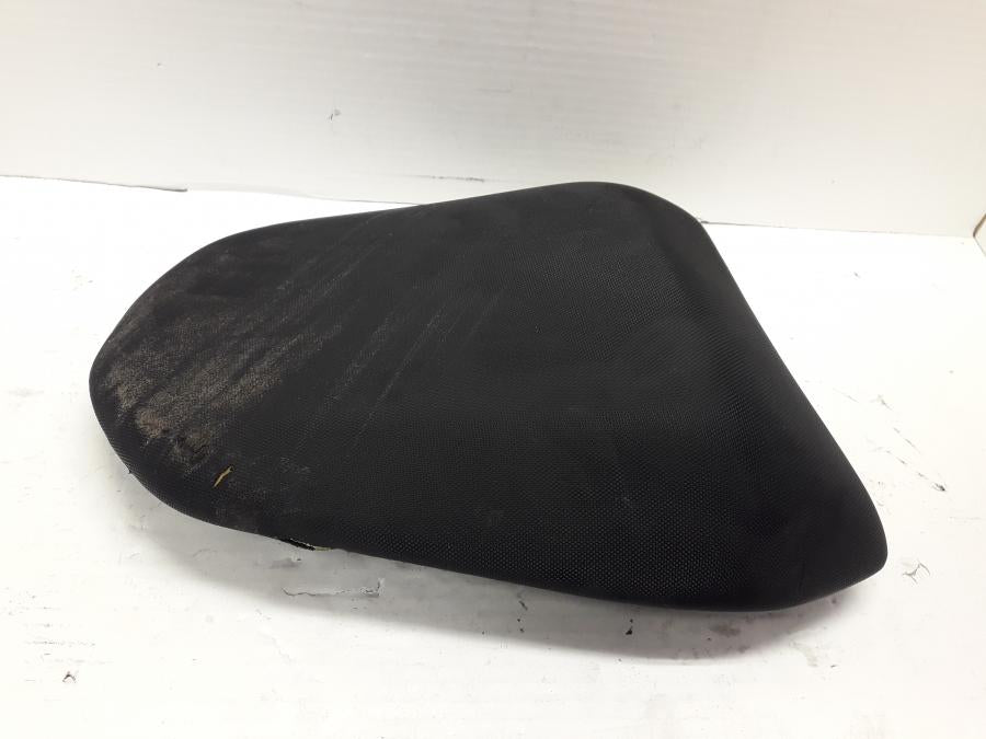 Baksidan på Sadel från en Kawasaki ER-6N -2015 motorcykel.