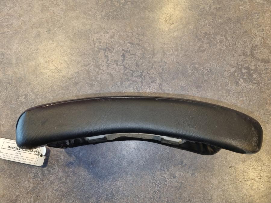 Höger sida på Sadel från en Yamaha XVS 650 -1997 motorcykel.