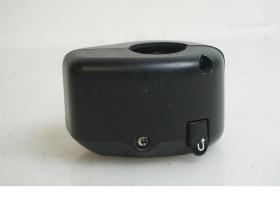 Höger sida på Styrelreglage från en Indian Chieftain Dark Horse -2019 motorcykel.