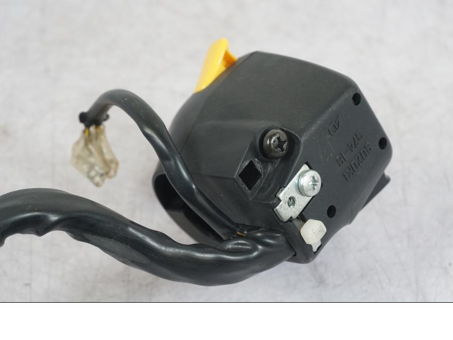 Extrabild5 på Styrelreglage från en Suzuki GSX 1300 RX -1999 motorcykel.