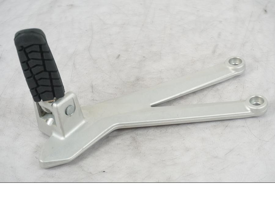 Extrabild5 på Fotpinnefäste från en KTM 690 Enduro -2022 motorcykel.