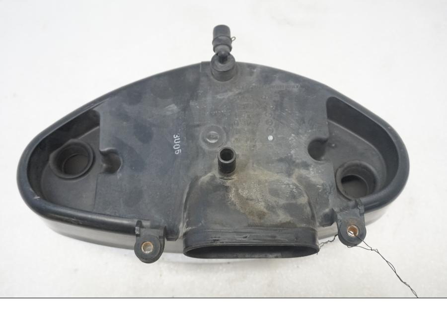 Snett uppifrån på Luftburk från en Suzuki VL 800 -2004 motorcykel.