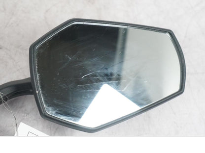 Snett uppifrån på Backspegel från en KTM 1290 Super Duke GT -2020 motorcykel.