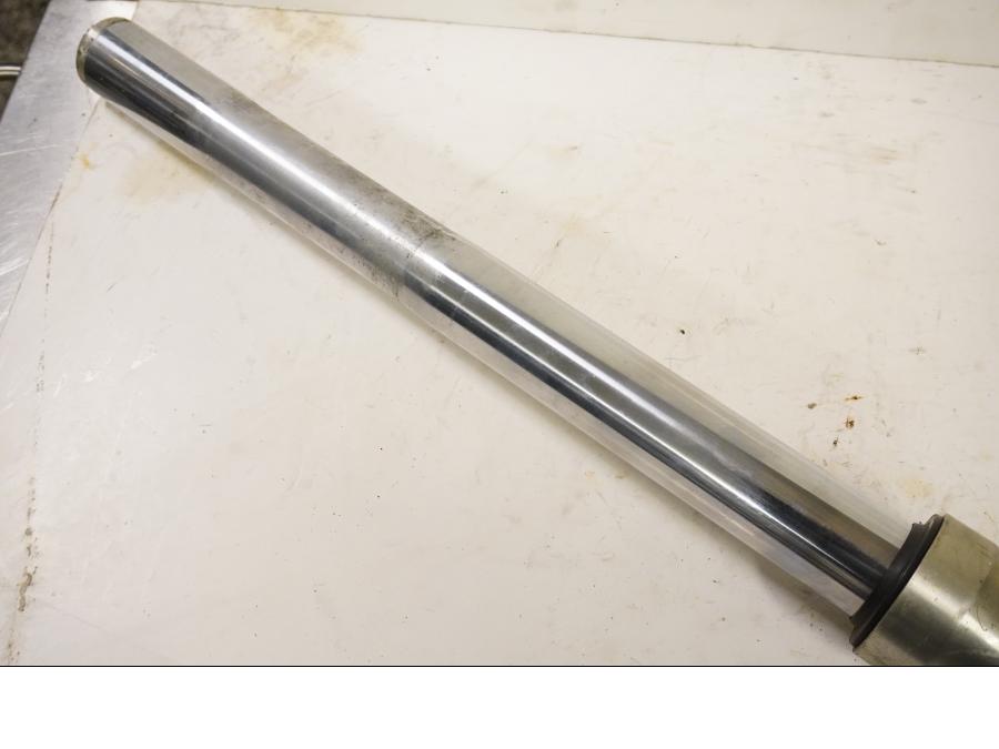 Höger sida på Gaffelben från en Yamaha FJ 1200 -1986 motorcykel.