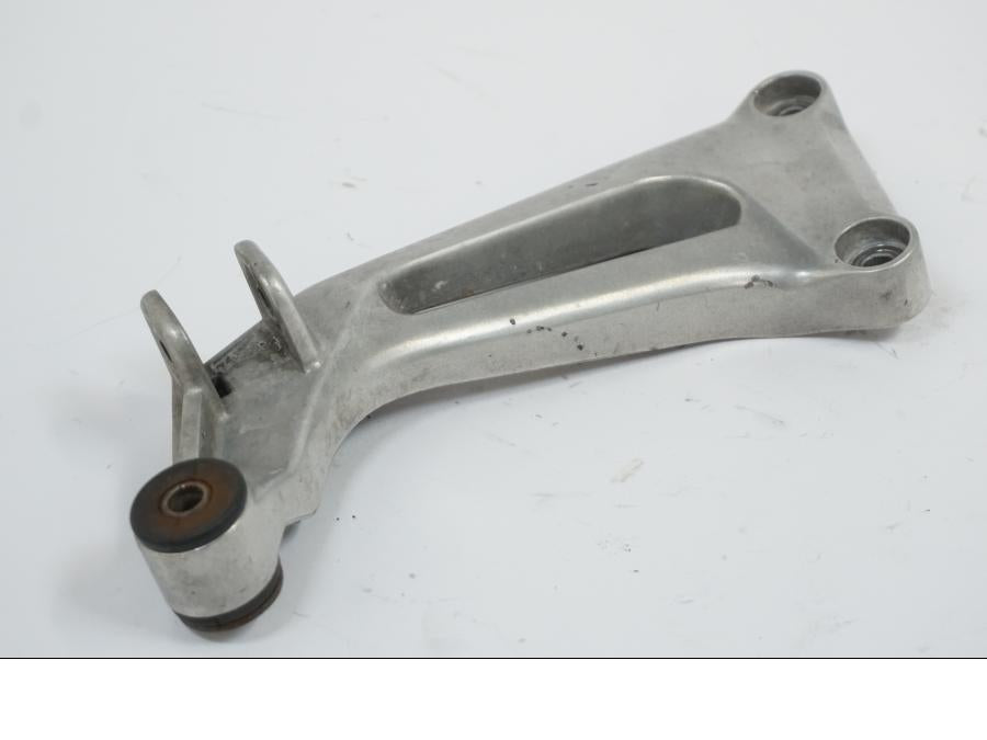 Snett uppifrån på Fotpinnefäste från en Honda VTR 1000 F -1999 motorcykel.