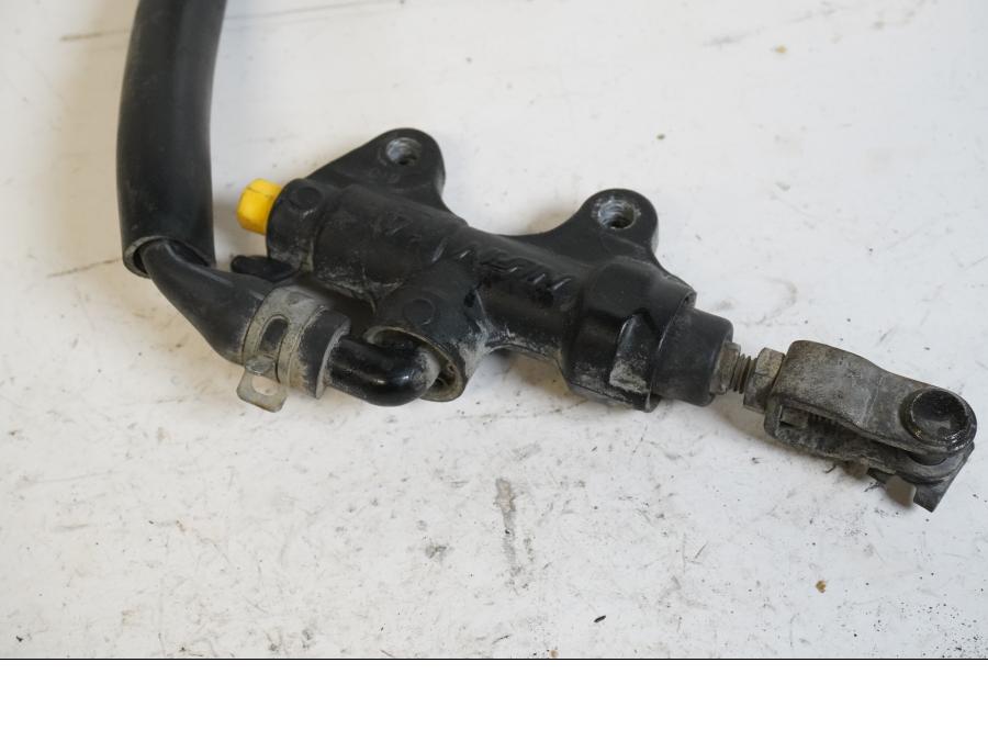 Höger sida på Bromshuvudcylinder från en Triumph Tiger -2002 motorcykel.