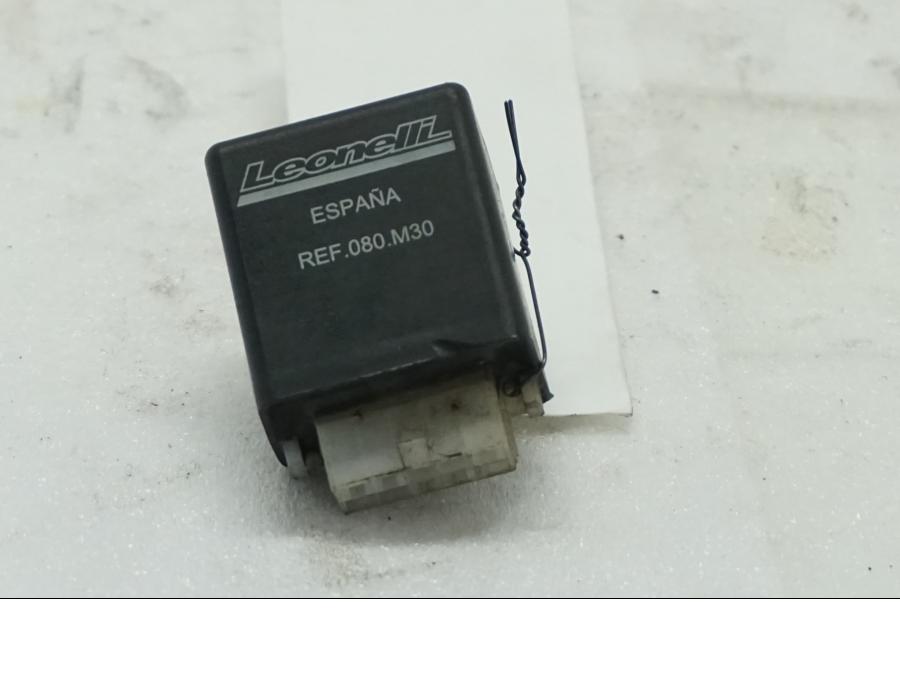 Framsidan på Relä från en Aprilia SL 750 Shiver -2008 motorcykel.