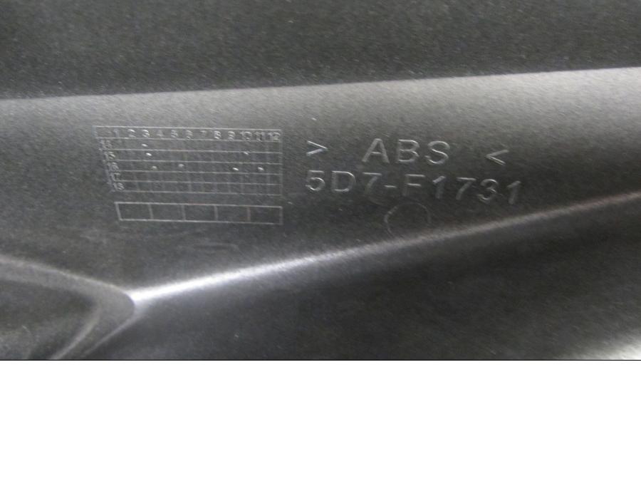 Vänster sida på Bakvinge från en Yamaha YZF-R 125 -2016 motorcykel.